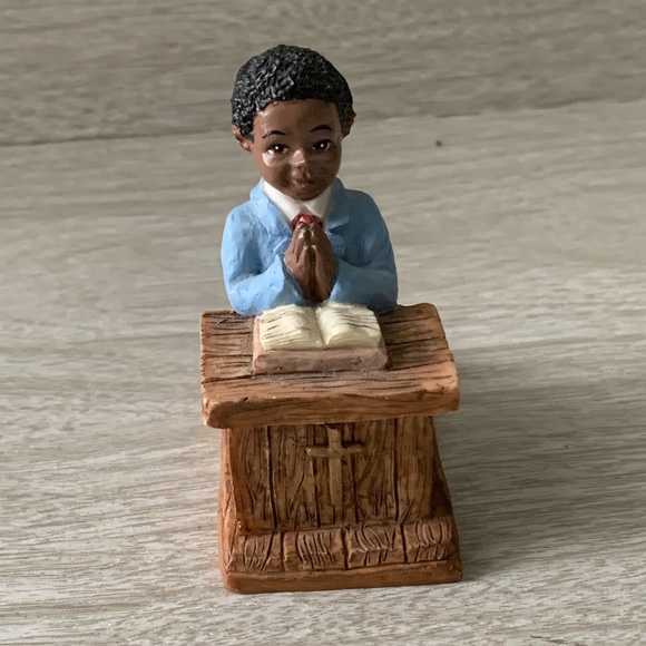 Young’s Praying Boy Figurine - Picture 2 of 6